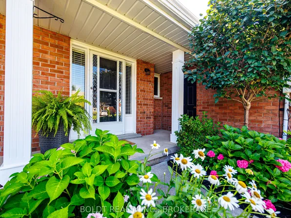 86 Devine Cres, Thorold, ON L2V 5A4
