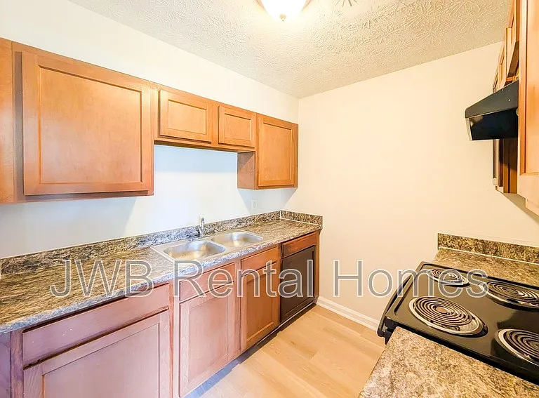 226 Spruce St — Photo 2