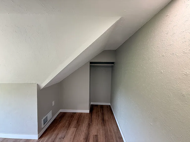 3921 Portman Ave — Photo 8