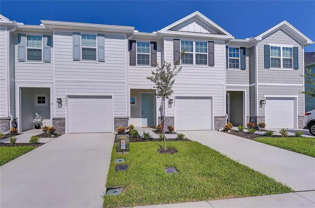 3 bed, 2.5 bath, 1674 sqft, $2,250 — Photo 1