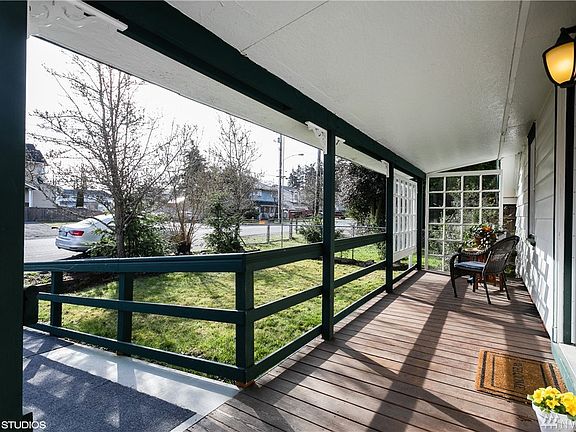 3rd image of 5818 East Dr