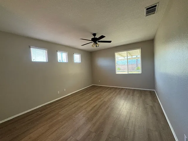 2136 Bowdoin St — Photo 20