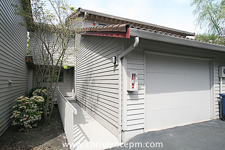 1st image of 1022 Kirkland Ave APT 14