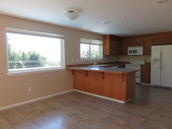 5th image of 782 Vista Dr