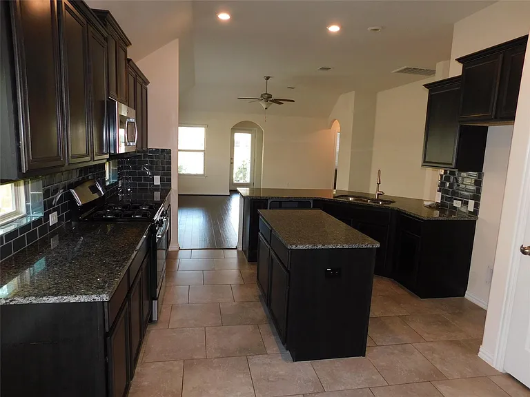 3636 Bainbridge St — Photo 7