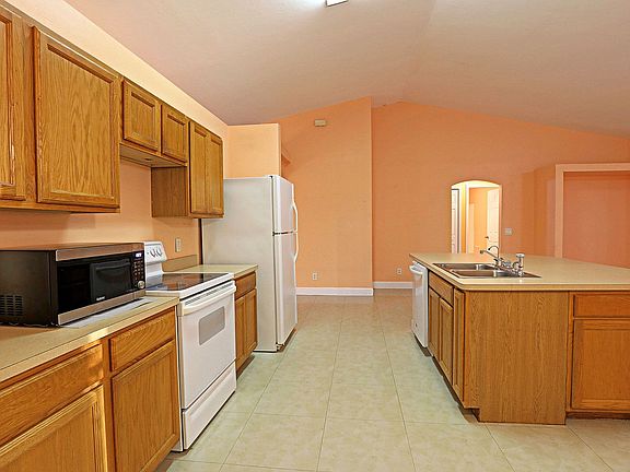 5th image of 302 NW 17th Ave #24D462453