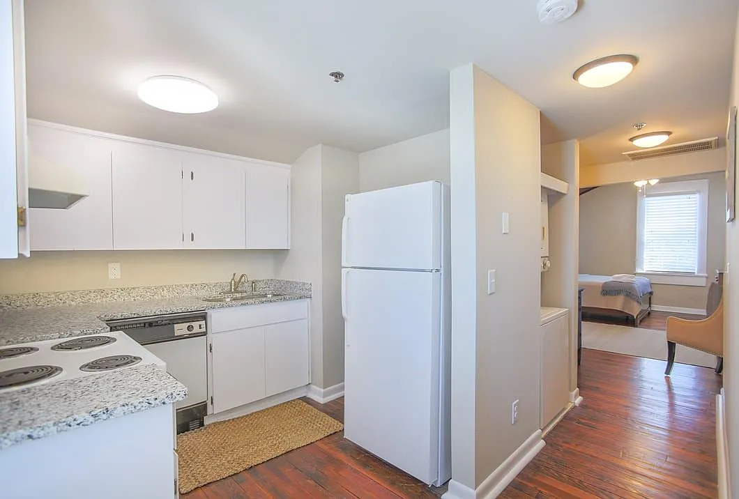 Studio, 450 sqft, $1,800 — Photo 2