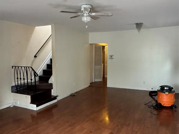 61-51 Borden Avenue image 2 of 4