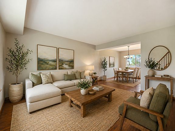 5th image of 909 Fox Chase Dr