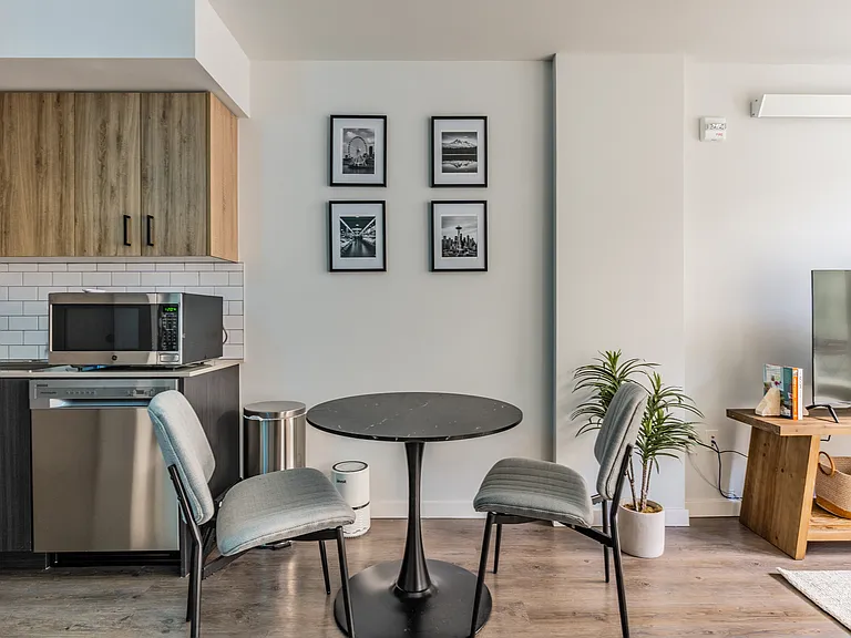 319 Queen Anne Ave N #104 — Photo 6