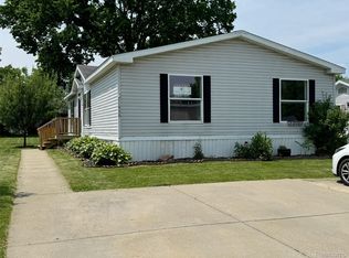 11426 Harbor Cv, Fenton, MI 48430