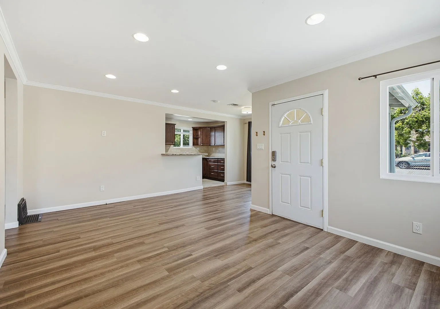 Stunning 3-Bedroom Burbank Home with Office & Entertainer's Backyard — Photo 2