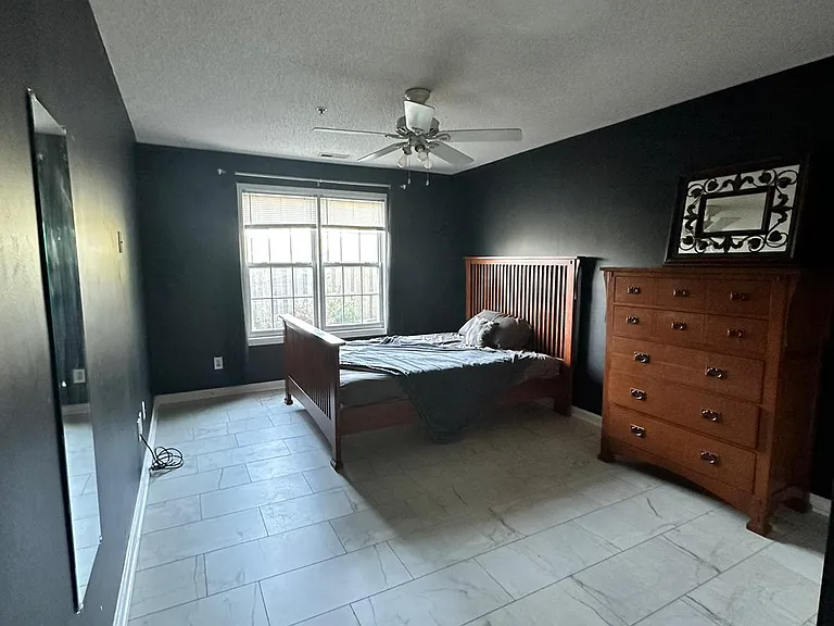 906 Litchfield Way #C — Photo 18