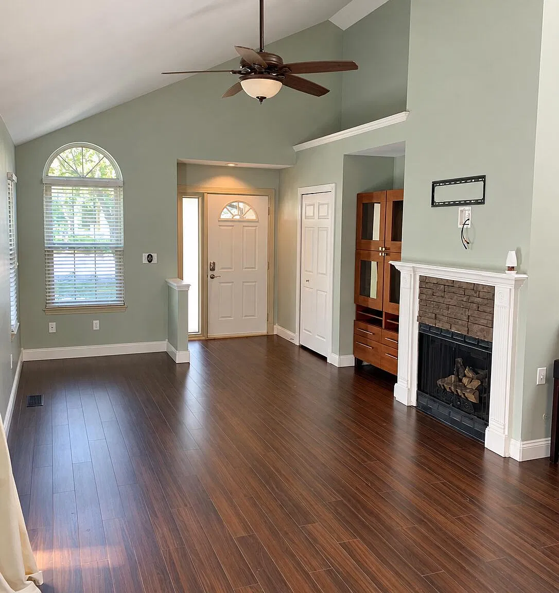 4 bed, 3.0 bath, 1496 sqft, $2,950 — Photo 3