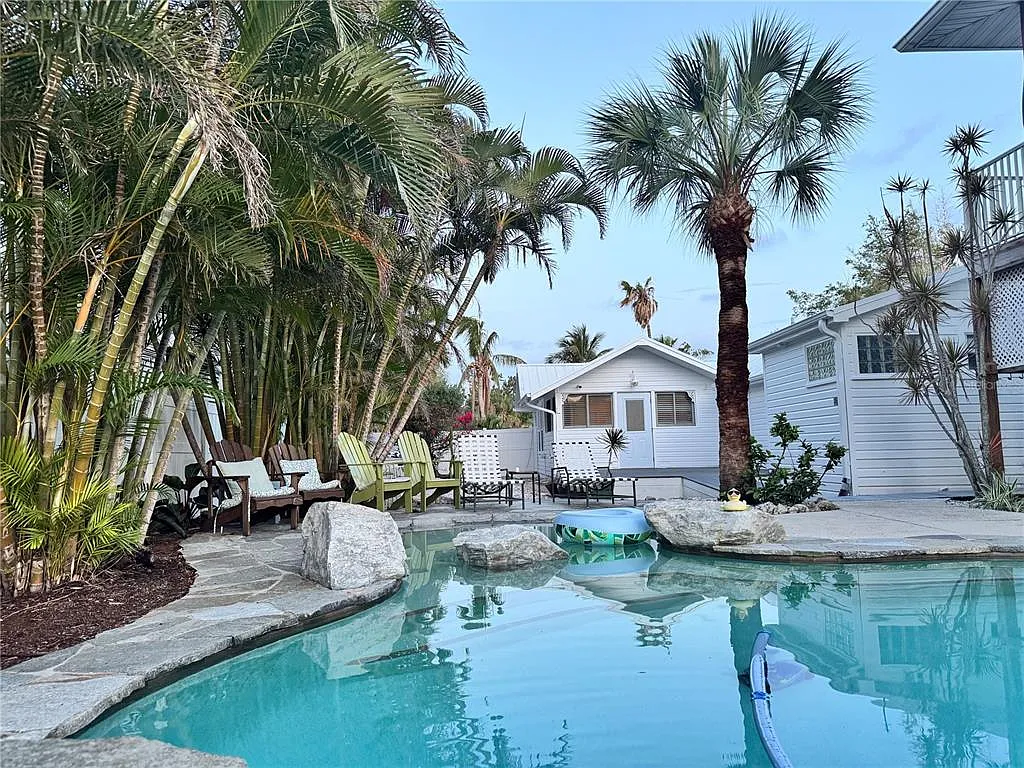 2 bed, 2.0 bath, 1650 sqft, $5,850 — Photo 1