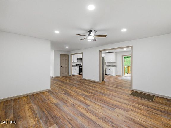 4th image of 114 Alford St