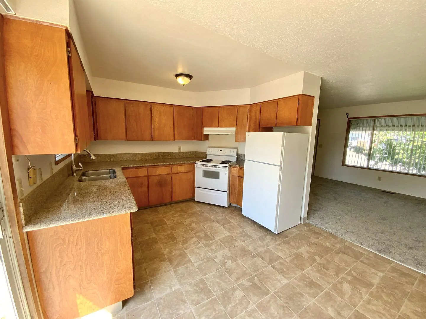 1412 - 1440 SE Oak Street — Photo 1