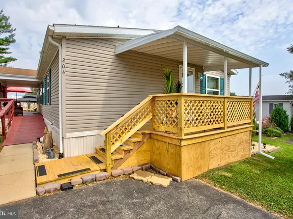 204 Clearfield Ct W, Lancaster, PA 17603