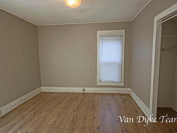 5th image of 610 Lamberton St NE