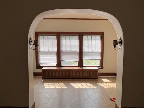 5th image of 1023 Florence Ave APT 1
