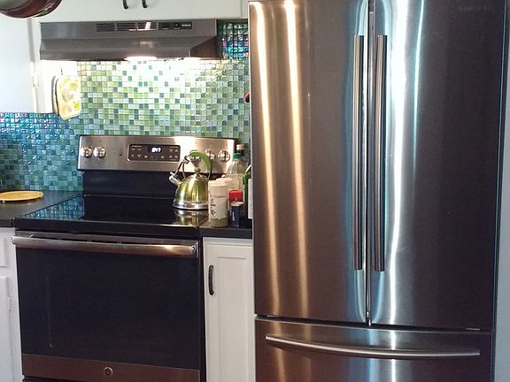4th image of 210 Lakeview Ln