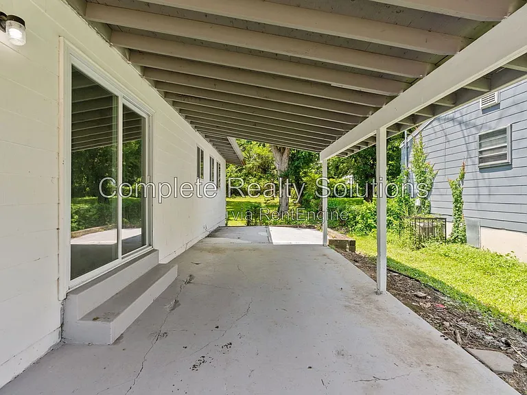 10417 Prince Dr — Photo 2
