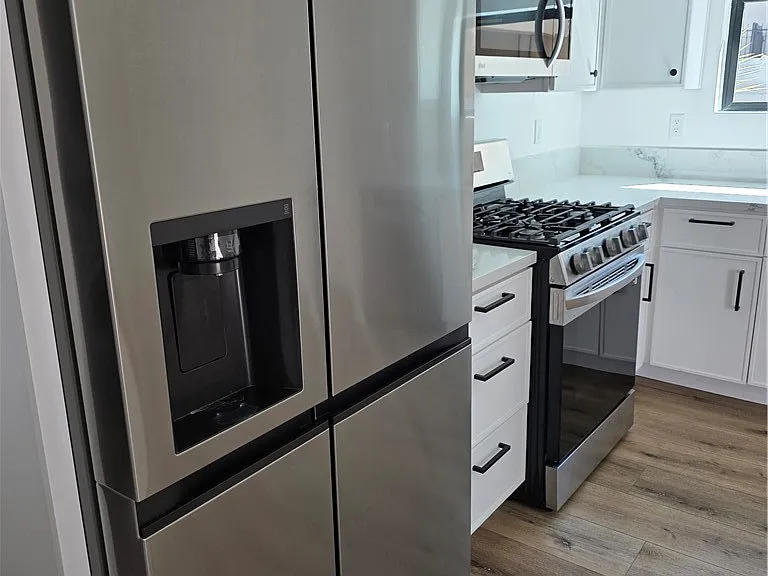 6130 Hazeltine Ave #3 — Photo 3
