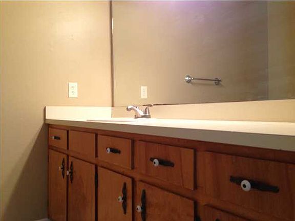 5th image of 1002 Marquette Pl