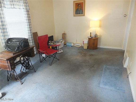 2nd image of 1106 Irving Ave