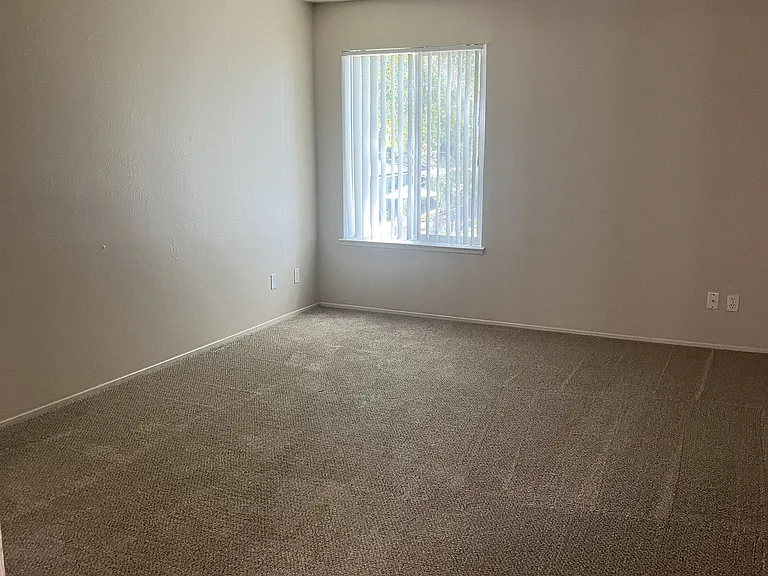 Glenbrook Apartments — Photo 26