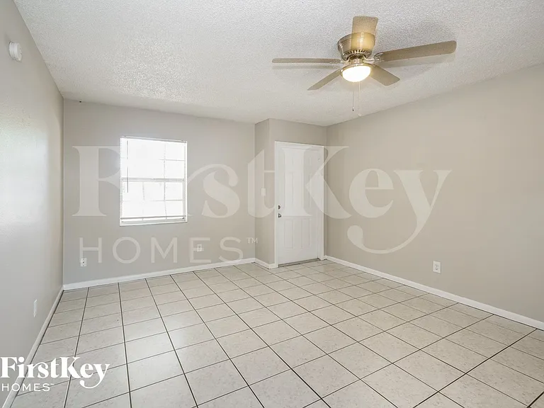 802 Briarcliff Dr — Photo 3
