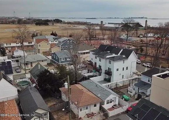 3rd image of 55 Seafoam St