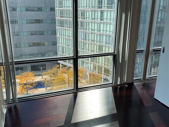 2nd image of 38 Grenville St #1002
