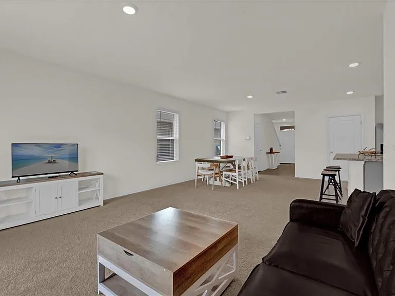 1444 Berry Ln — Photo 2
