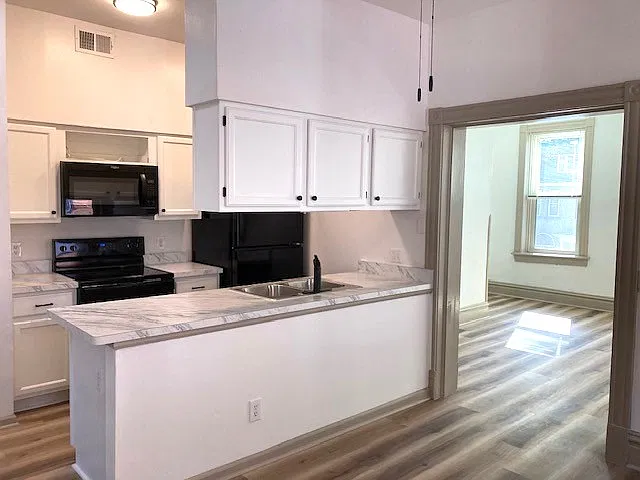1 bed, 900 sqft, $1,000 — Photo 1