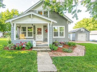 202 Morningside Dr, Pella, IA 50219