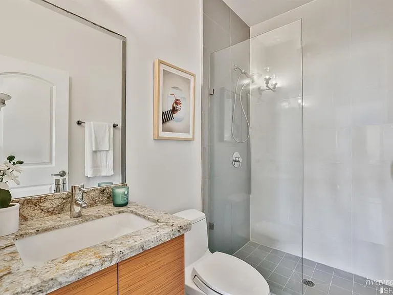 2560 Bryant St — Photo 22