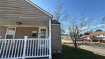 3rd image of 1800 Portlock Rd