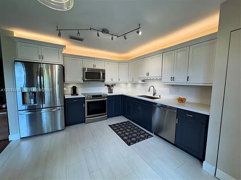 9023 Vineyard Lake Dr — Photo 11