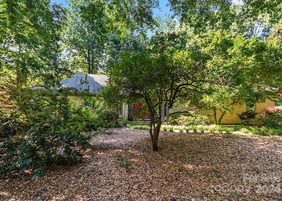 1st image of 1687 Silverwood Dr