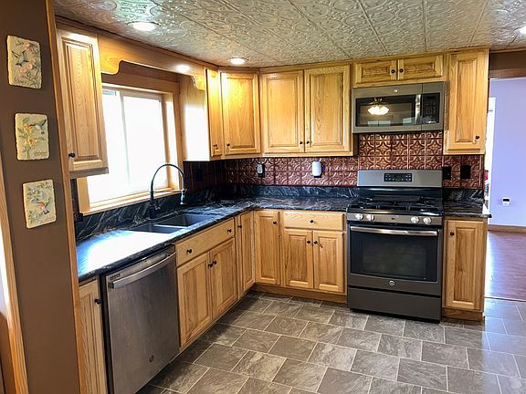 4th image of 557 Griebel Dr