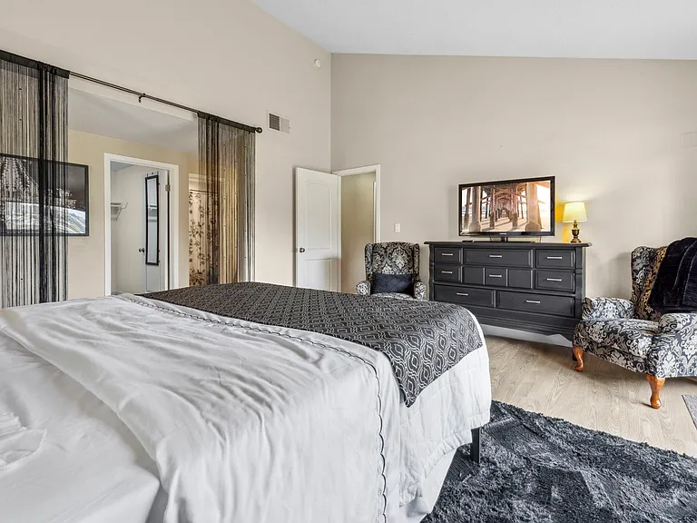 2508 Navarra Dr #402 — Photo 24