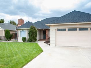 905 S 76th Ave, Yakima, WA