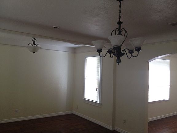 4th image of 3132 Plum St