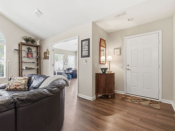 4th image of 825 Browns Ln #1602