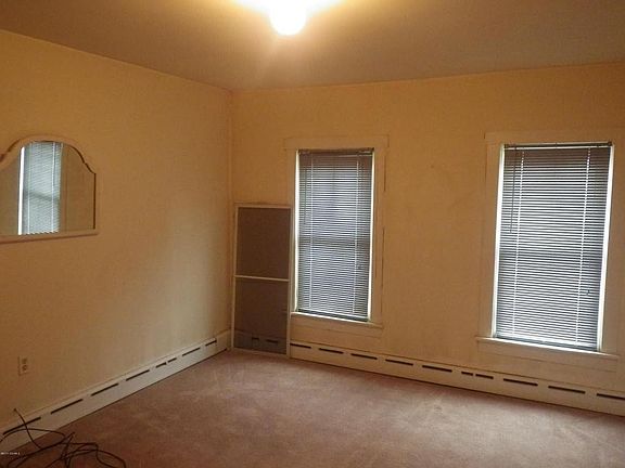 4th image of 220 East Ave
