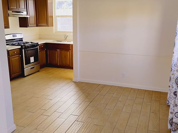 2nd image of 18924-18934 Gault St #18924