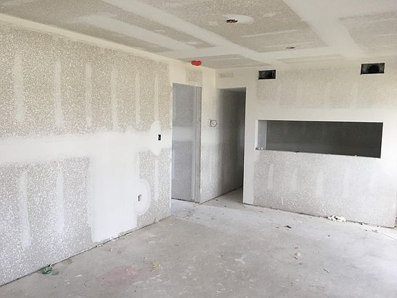 3rd image of 225 Wright Pkwy #5