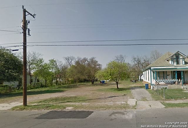 1st image of 215 E Carson St