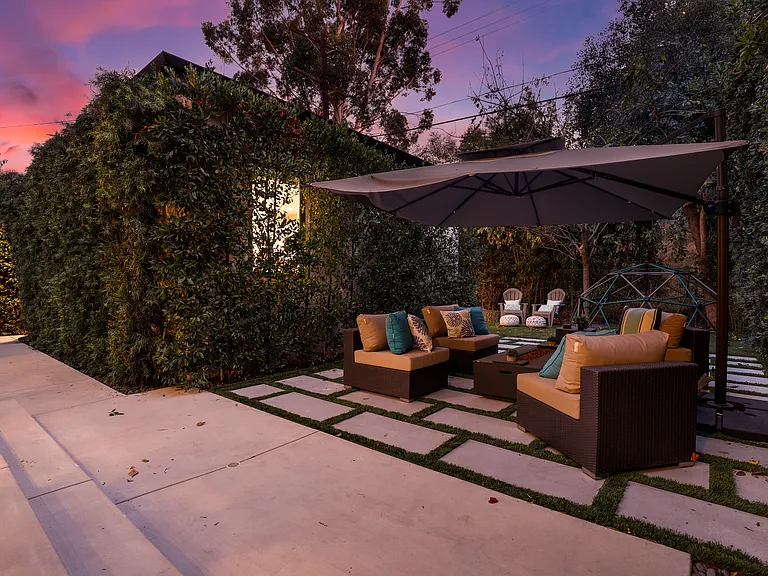 15122 Morrison St — Photo 48